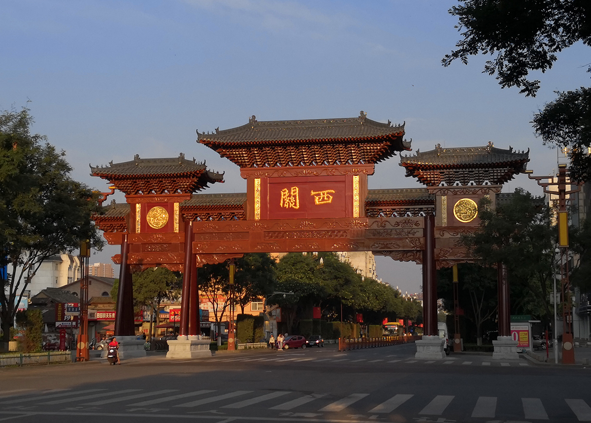 甘肅天水解放路西關牌坊01.jpg